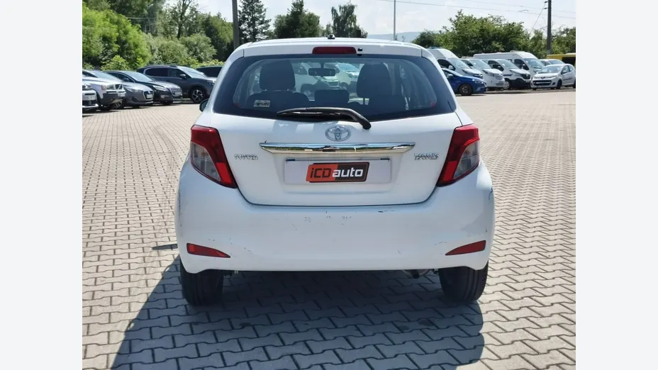 TOYOTA Yaris -