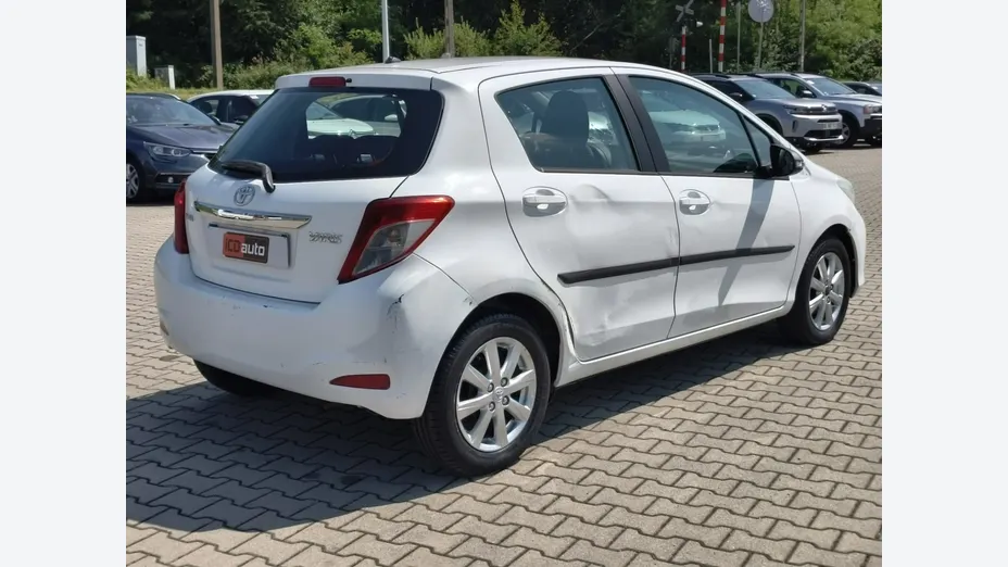 TOYOTA Yaris -