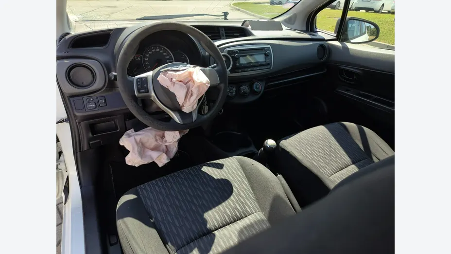 TOYOTA Yaris -