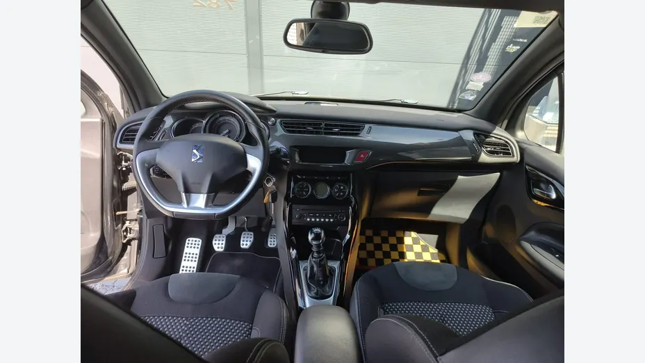 CITROEN DS3 -
