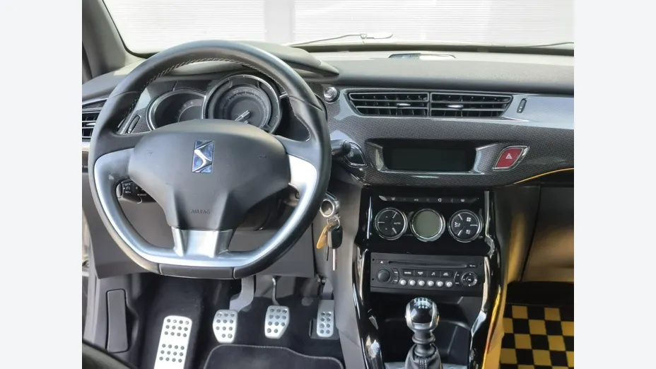 CITROEN DS3 -