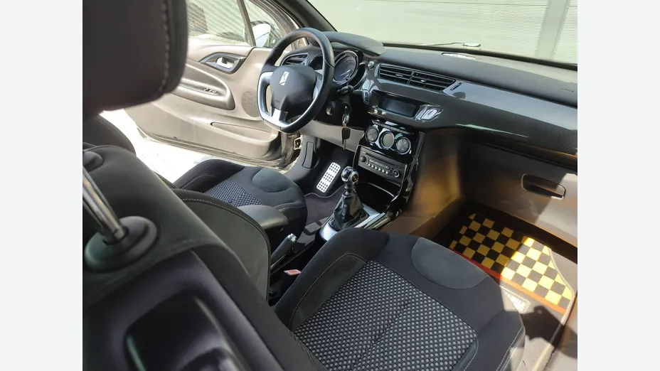 CITROEN DS3 -