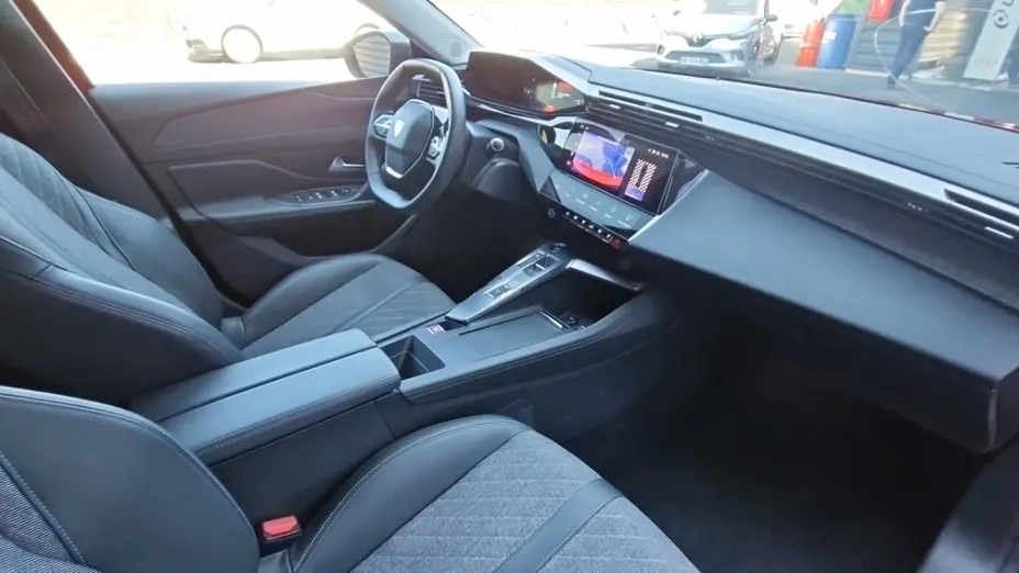 PEUGEOT 408 -