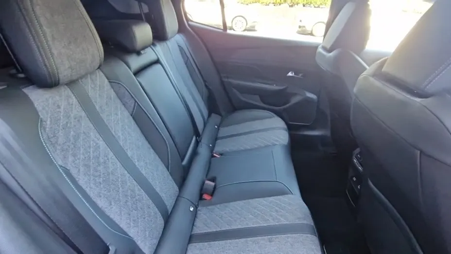 PEUGEOT 408 -