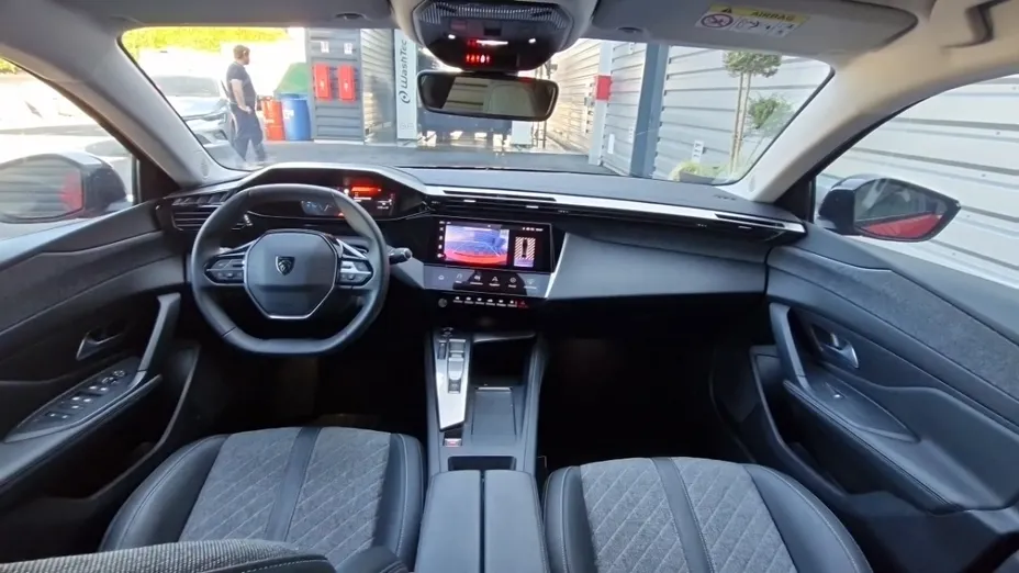 PEUGEOT 408 -