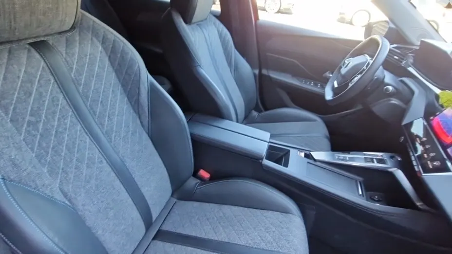PEUGEOT 408 -