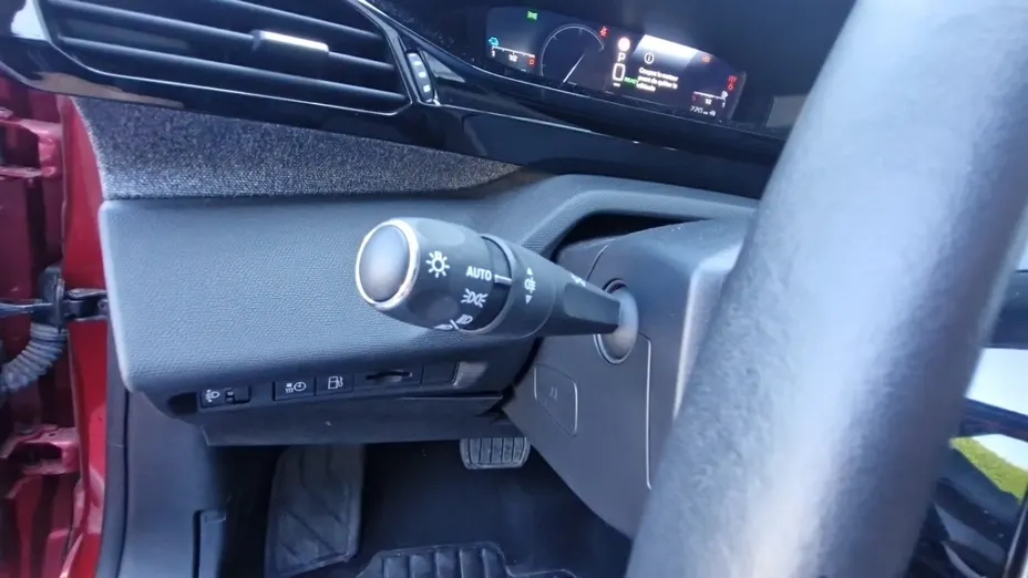 PEUGEOT 408 -