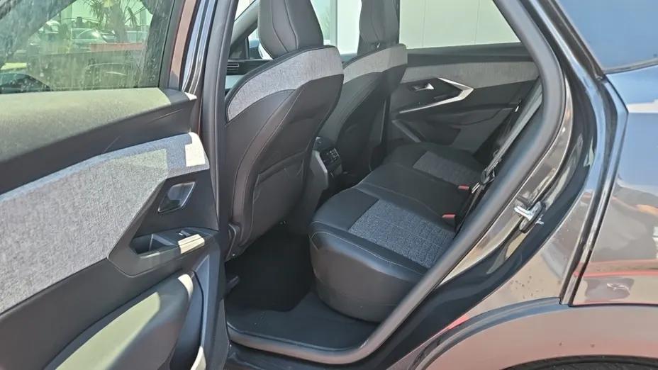 PEUGEOT 3008 -