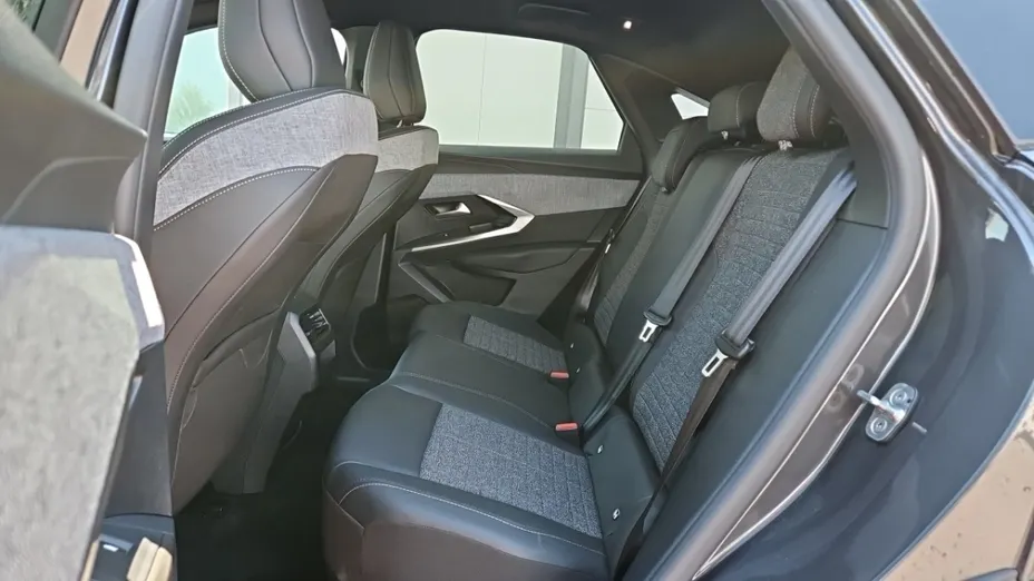 PEUGEOT 3008 -