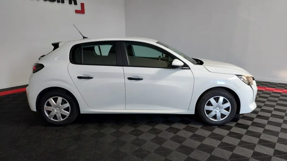 PEUGEOT 208 -
