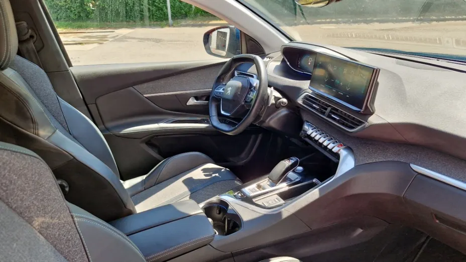 PEUGEOT 3008 -