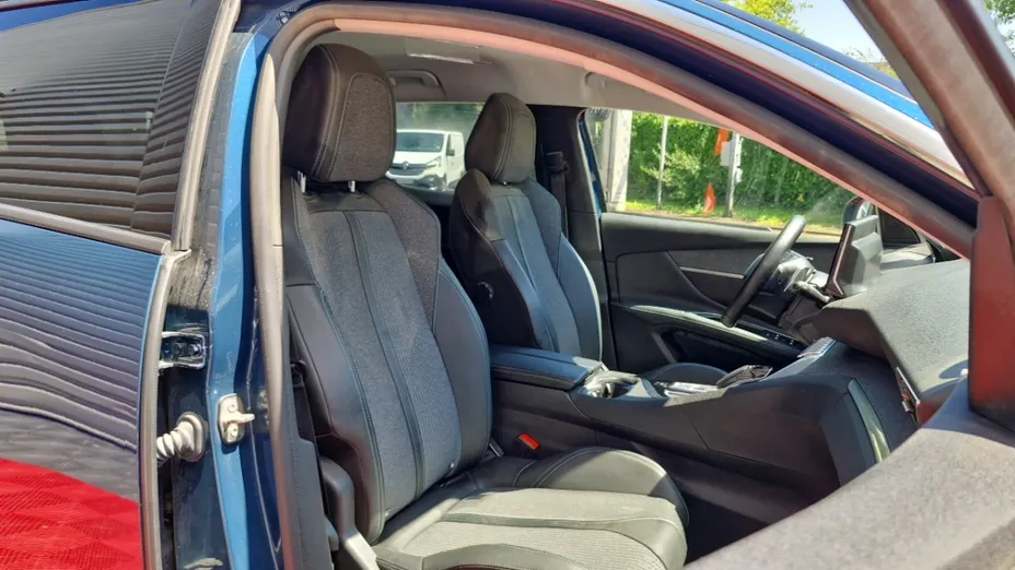 PEUGEOT 3008 -