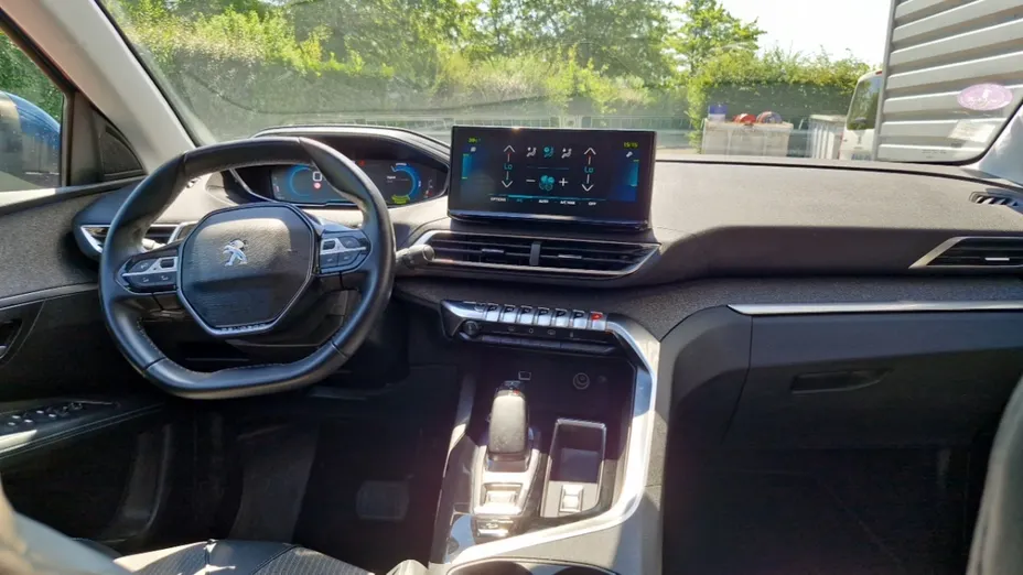 PEUGEOT 3008 -