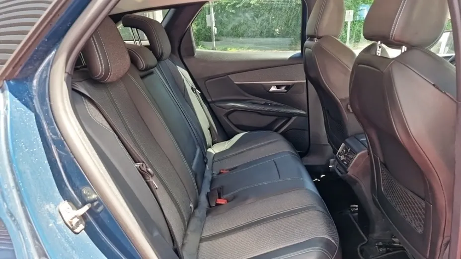 PEUGEOT 3008 -