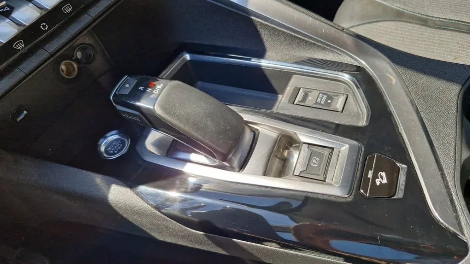 PEUGEOT 3008 -