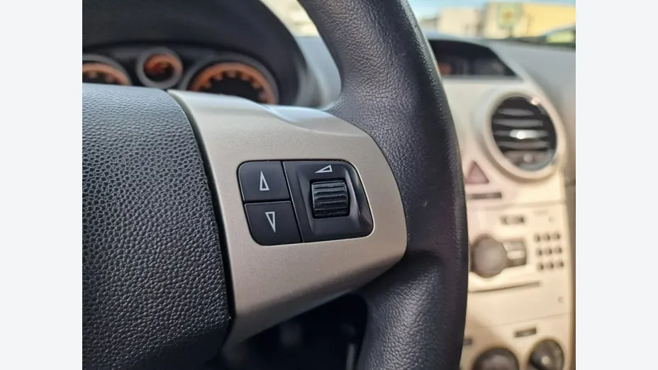 OPEL Corsa -