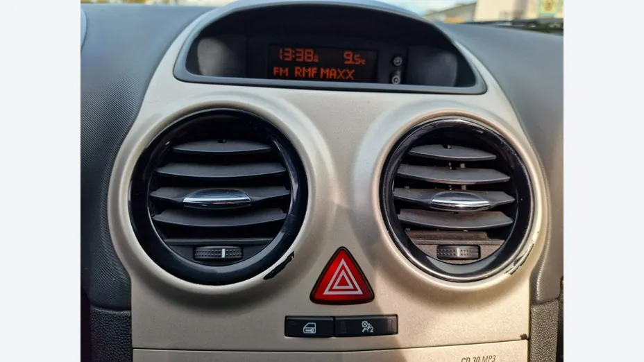 OPEL Corsa -