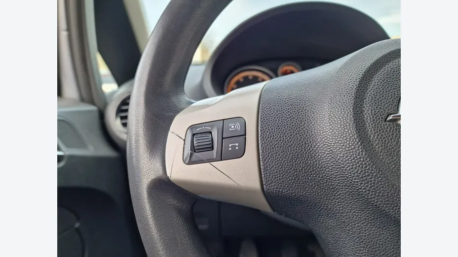 OPEL Corsa -