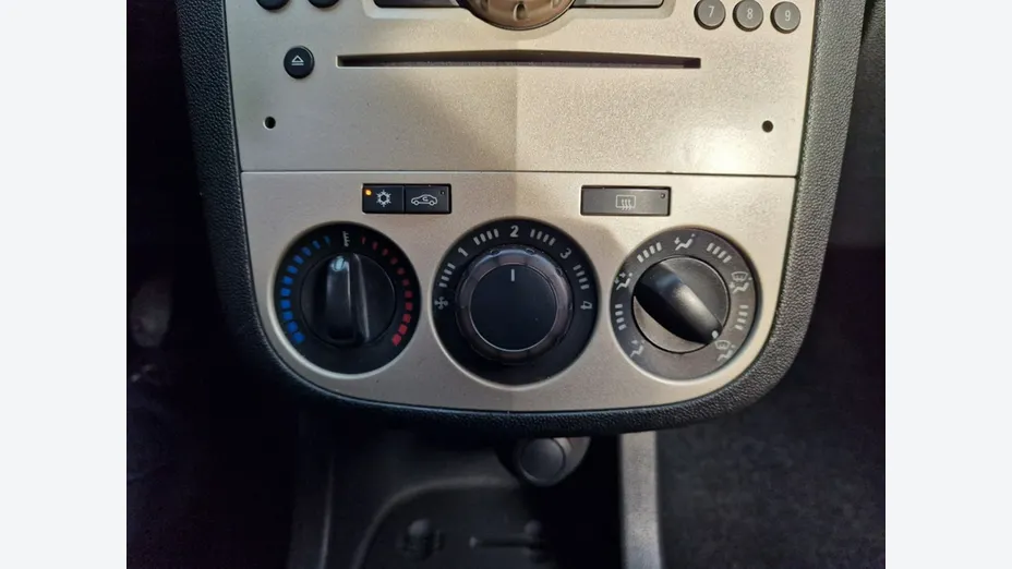 OPEL Corsa -