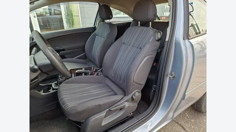 OPEL Corsa -