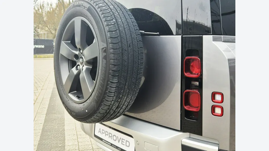 LAND ROVER Defender -