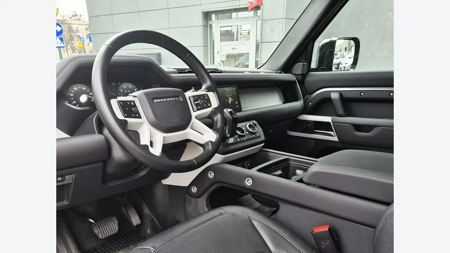LAND ROVER Defender -