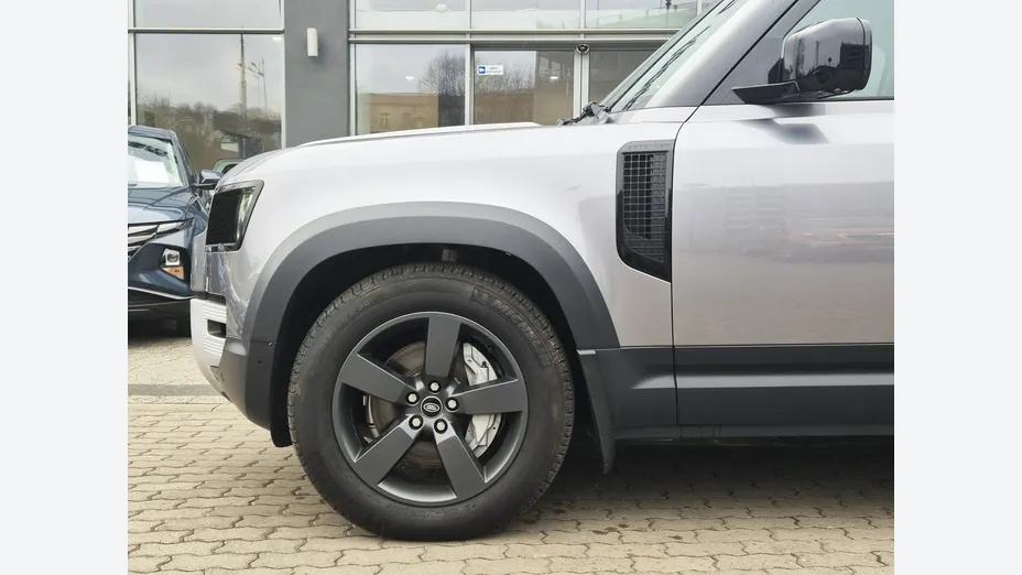 LAND ROVER Defender -