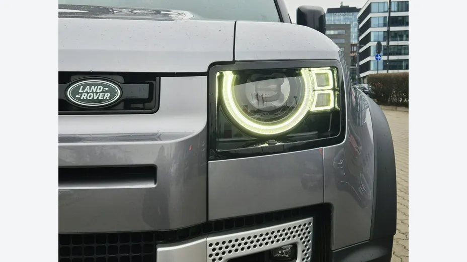 LAND ROVER Defender -