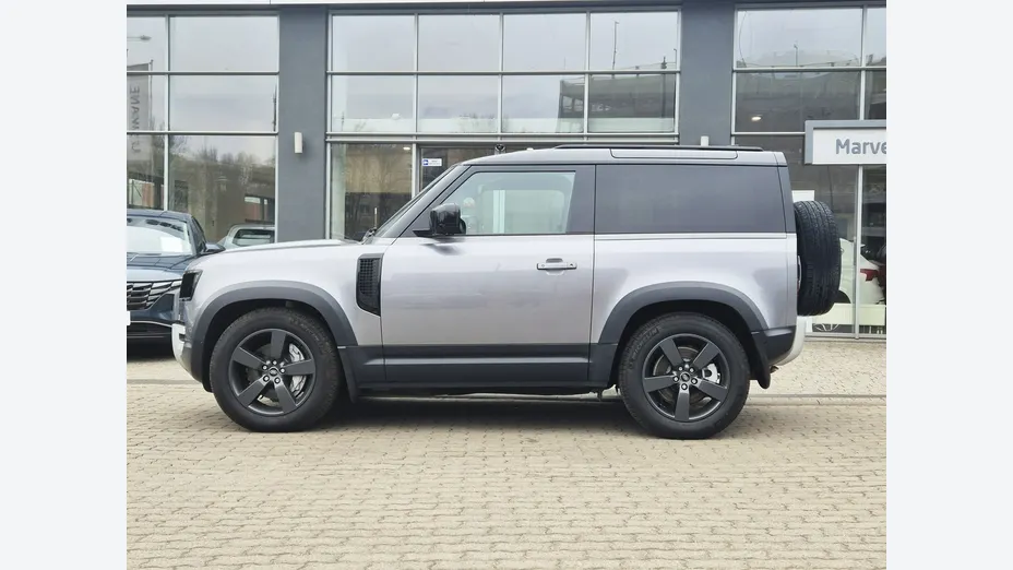 LAND ROVER Defender -
