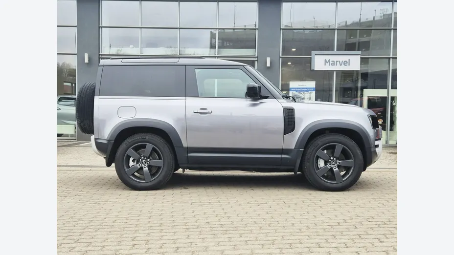 LAND ROVER Defender -
