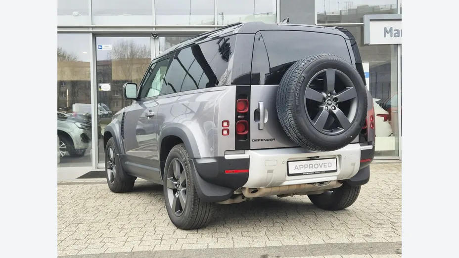 LAND ROVER Defender -