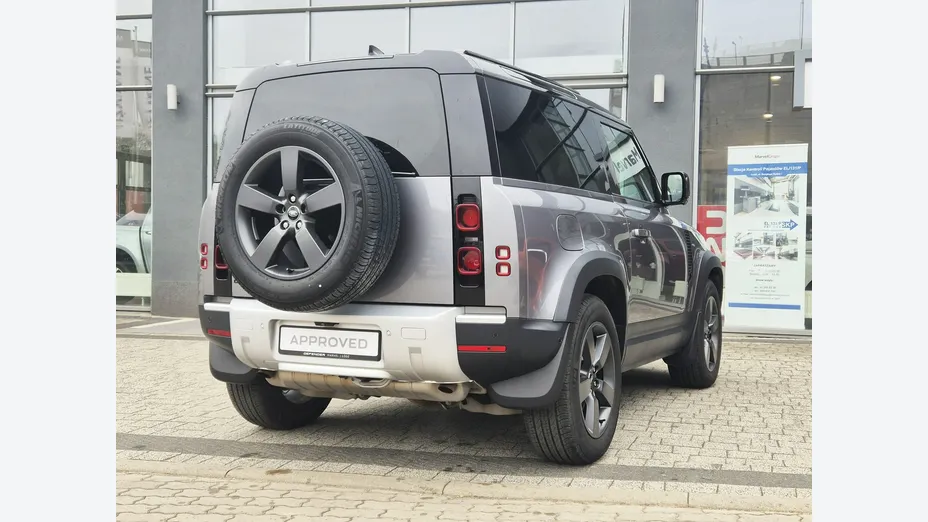 LAND ROVER Defender -