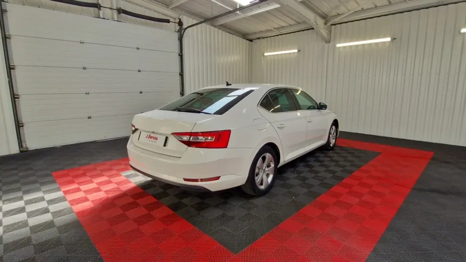 SKODA Superb -