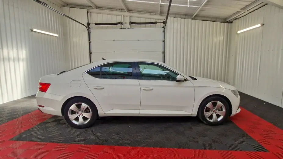 SKODA Superb -