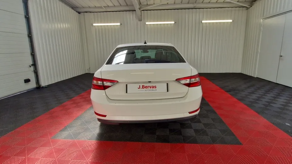 SKODA Superb -
