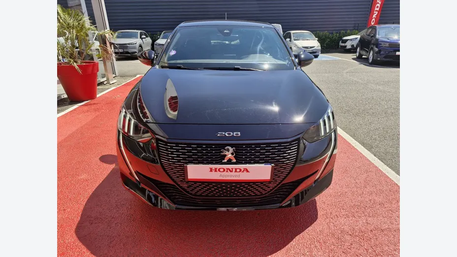 PEUGEOT 208 -
