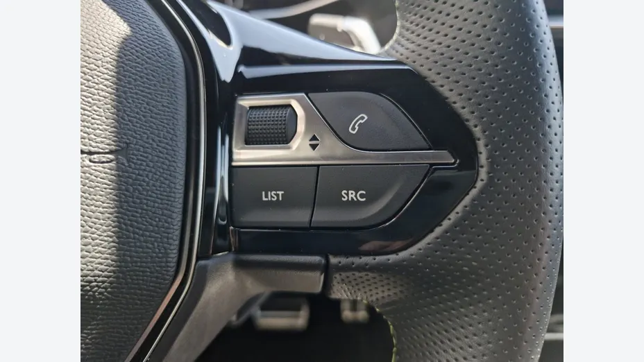 PEUGEOT 208 -
