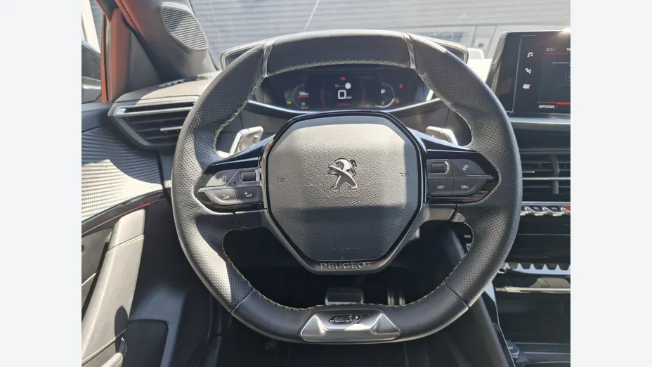 PEUGEOT 208 -