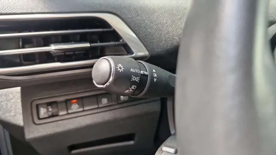 PEUGEOT 3008 -