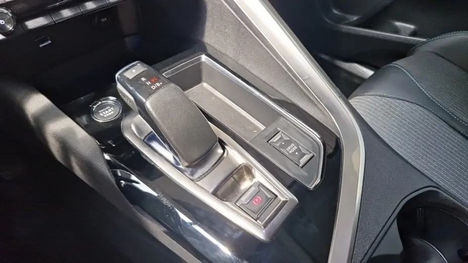 PEUGEOT 3008 -