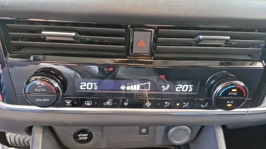 NISSAN Qashqai -