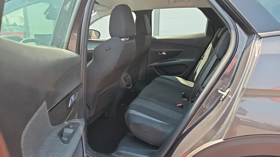 PEUGEOT 3008 -