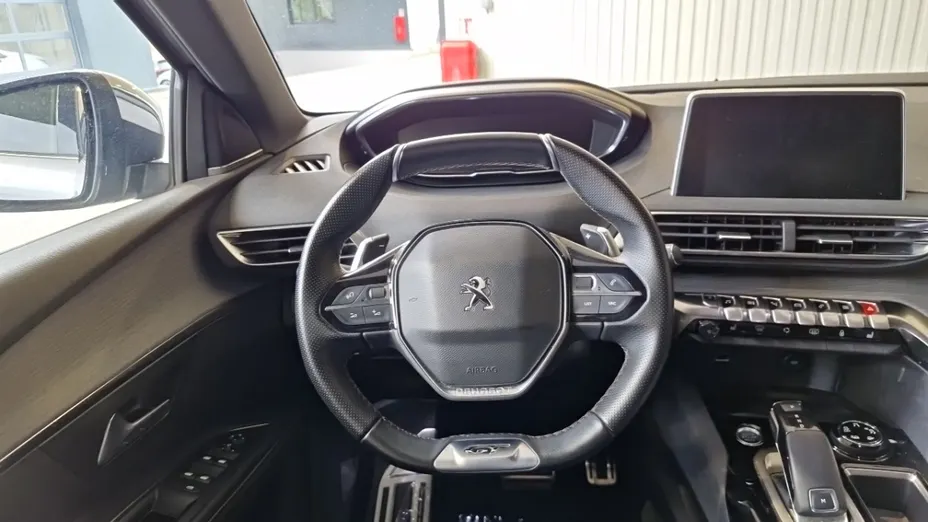 PEUGEOT 5008 -