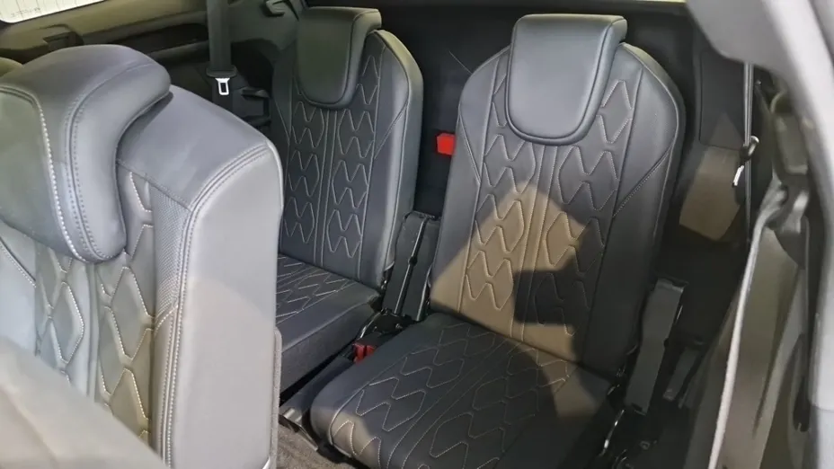 PEUGEOT 5008 -