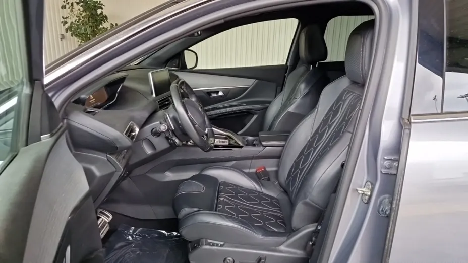 PEUGEOT 5008 -