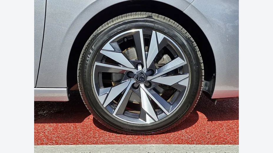 PEUGEOT 308 -
