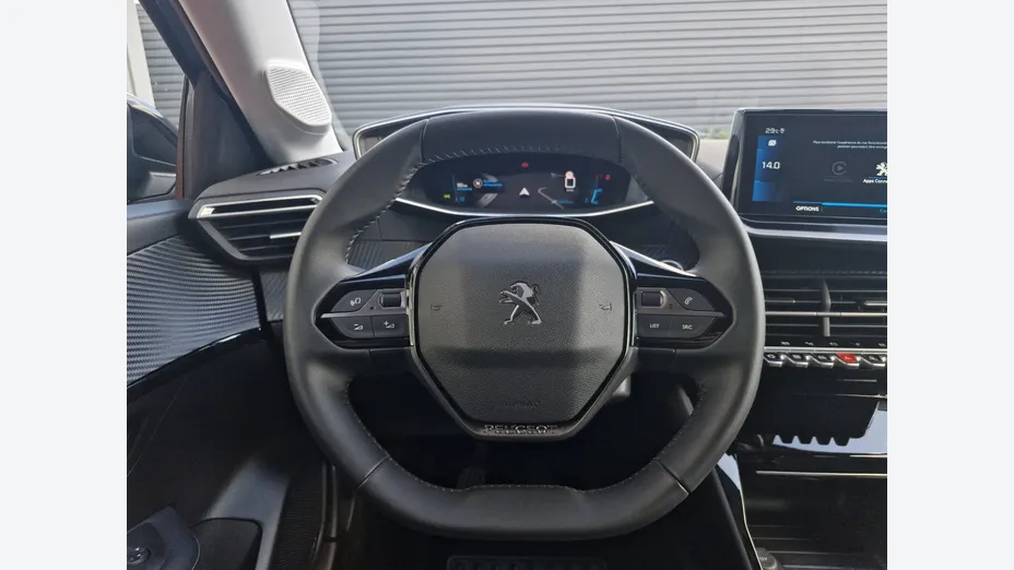 PEUGEOT 208 -