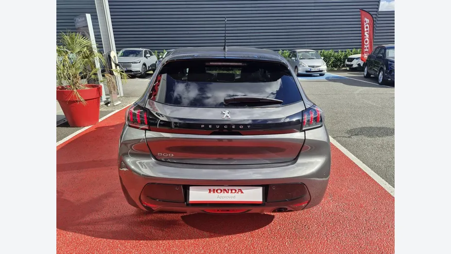 PEUGEOT 208 -