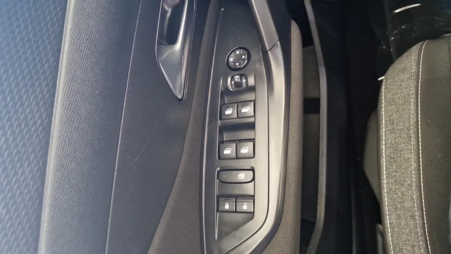 PEUGEOT 308 -