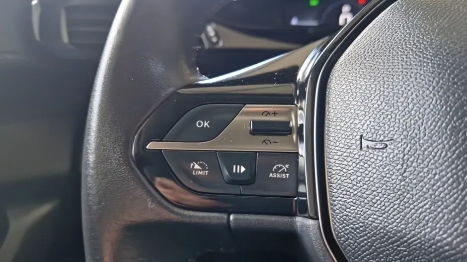 PEUGEOT 308 -